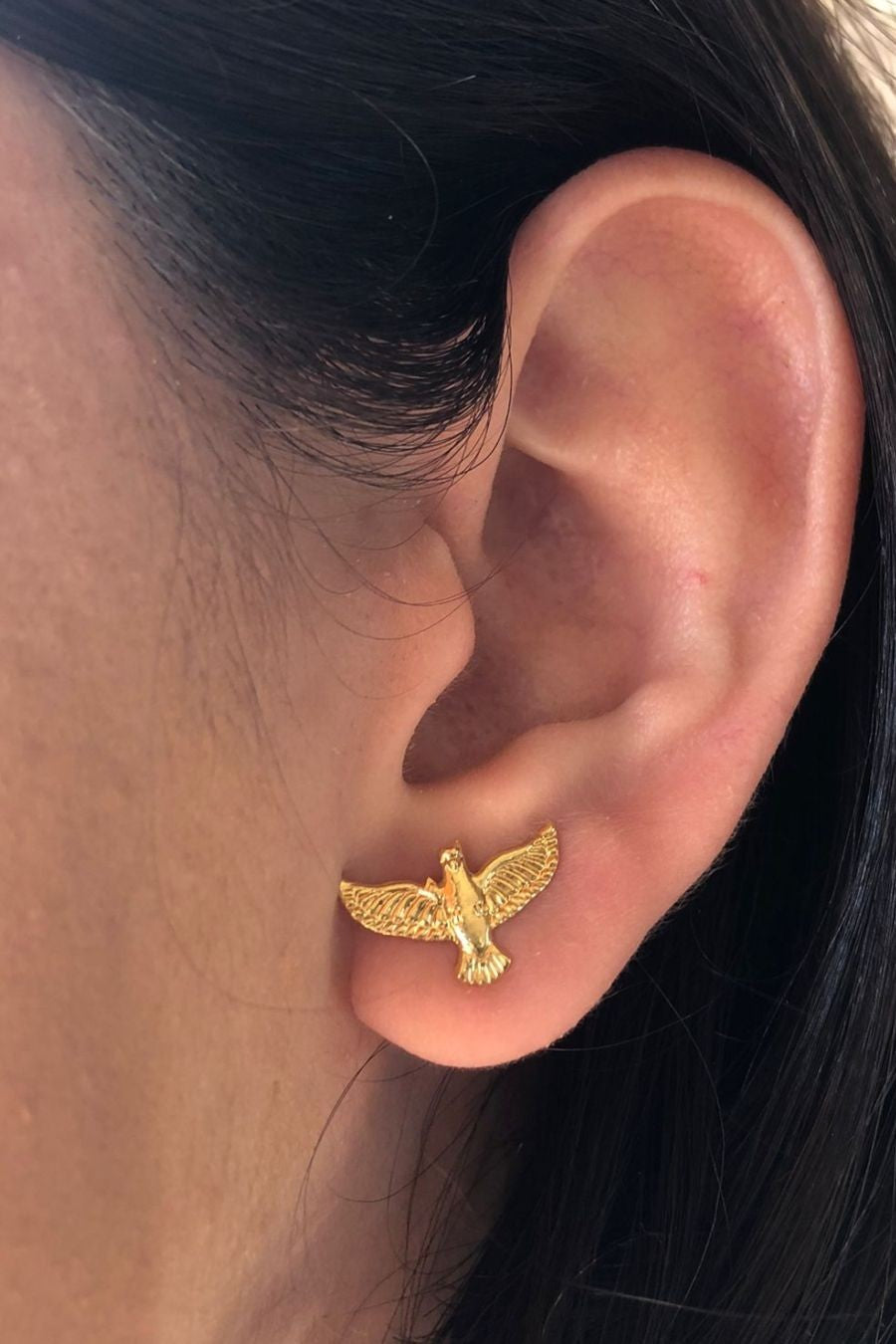 Brinco Pequeno de Espirito Santo Banhado em Ouro 18k