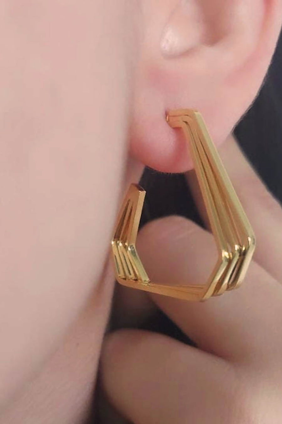 Brinco Argola Três Triângulos