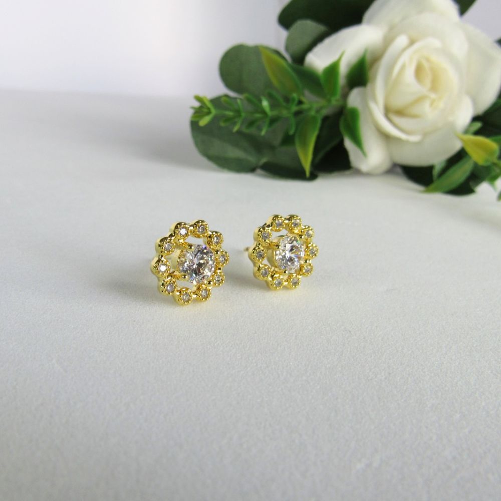 Brinco Flor com Mini Zircônias