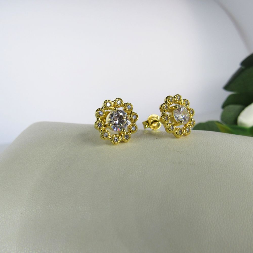 Brinco Flor com Mini Zircônias